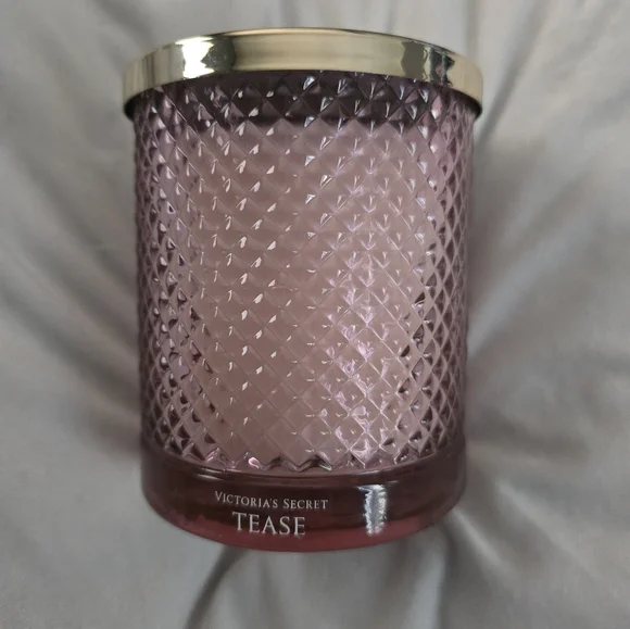 Victoria's Secret Tease Purple Candle - Picture 1 of 4
